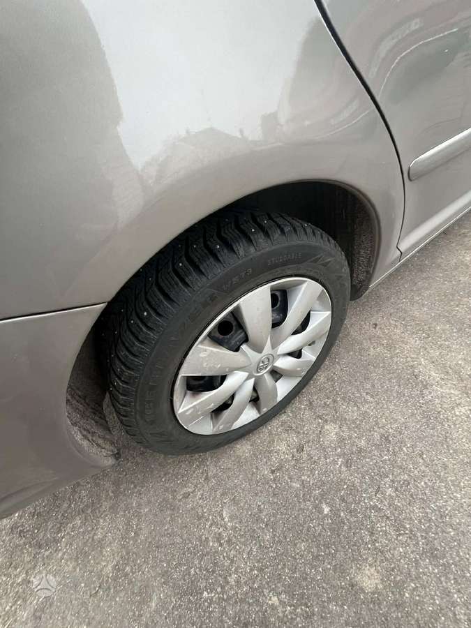 Toyota Avensis - 5