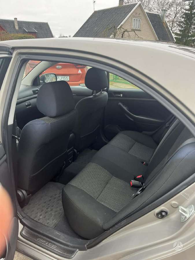 Toyota Avensis - 7