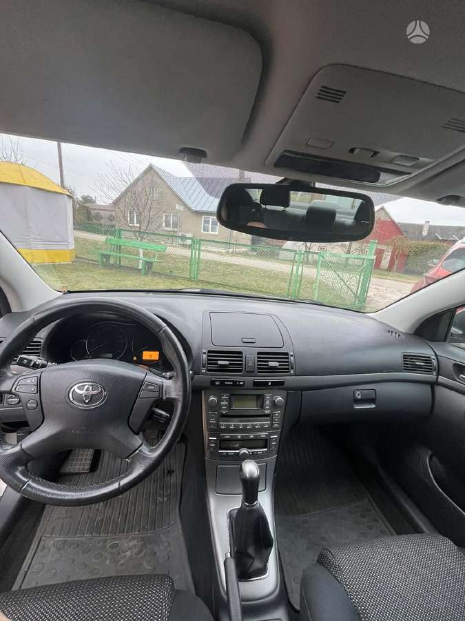 Toyota Avensis - 8