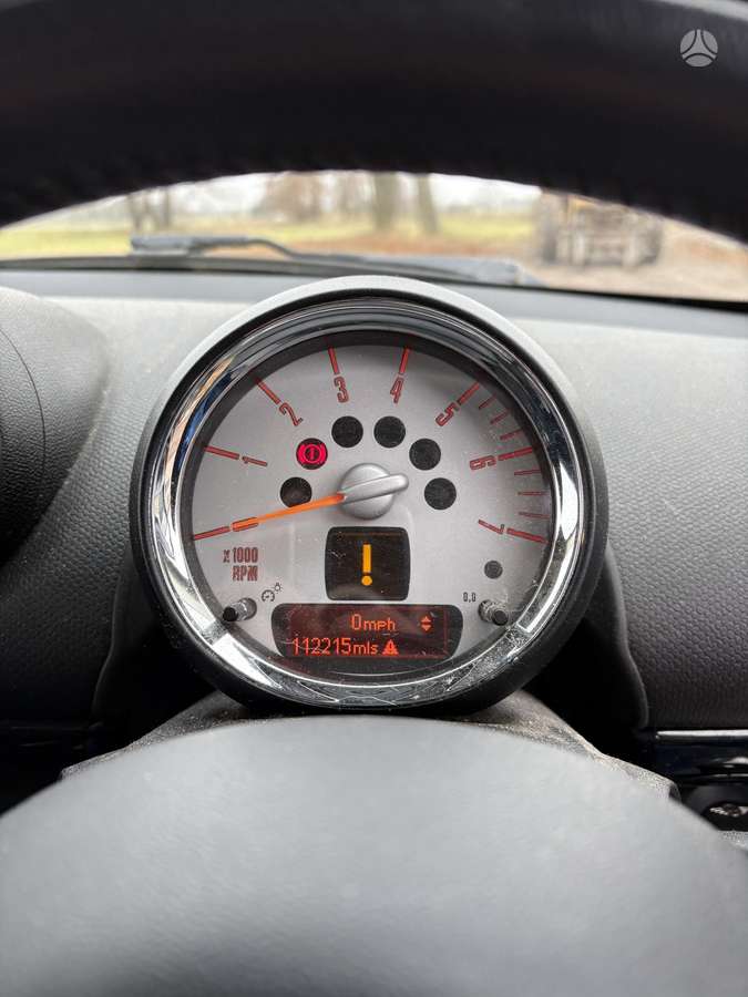 Mini Cooper dalimis. Metalynas rrr