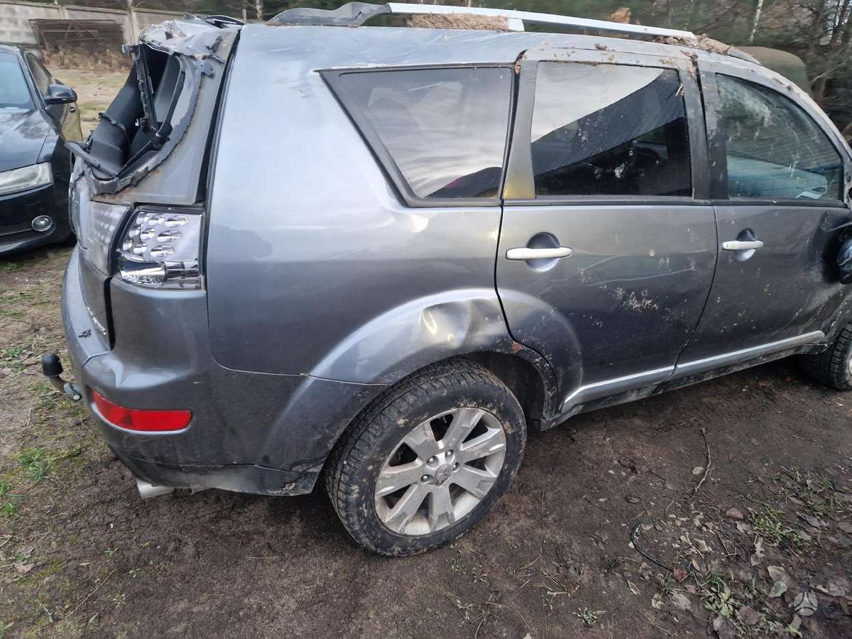 Mitsubishi Outlander for parts