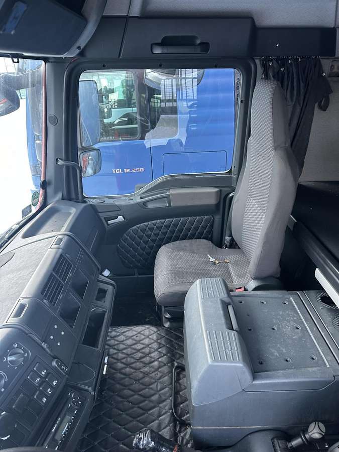 MAN TGL 8.240, cab-chassis trucks