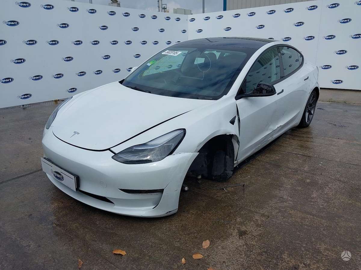 Tesla Model 3 Auto ardomas platesnė info telefonu