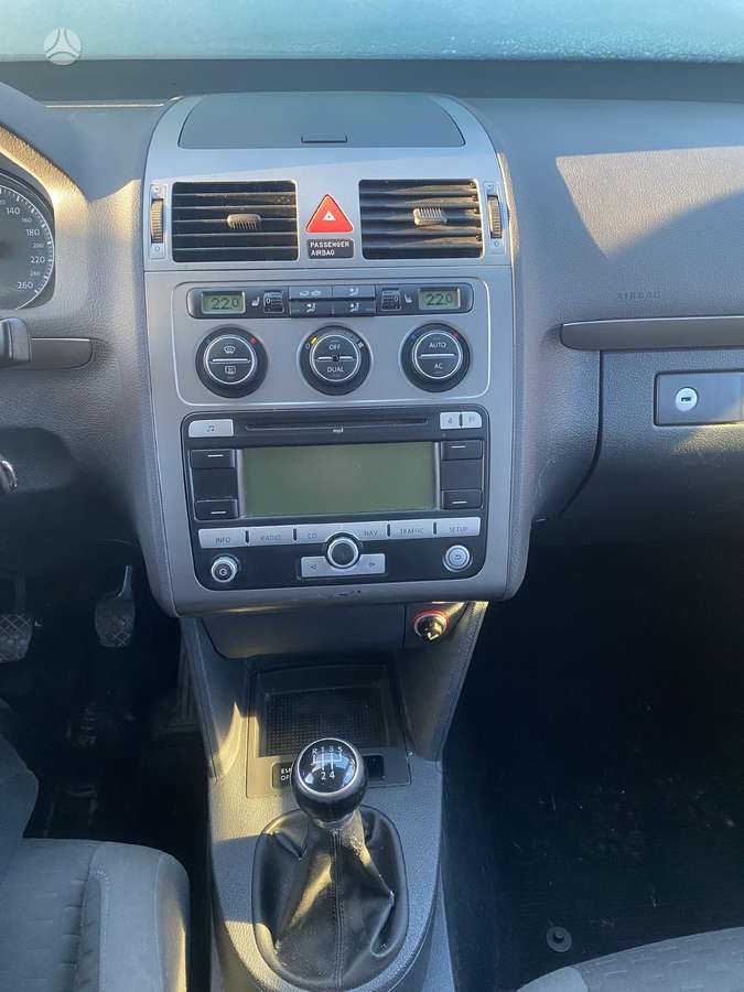Volkswagen Touran - 6