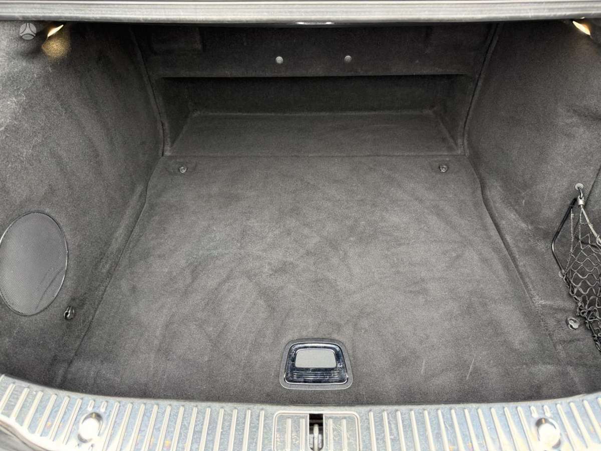 Maybach S560, 4.0 l., limousine