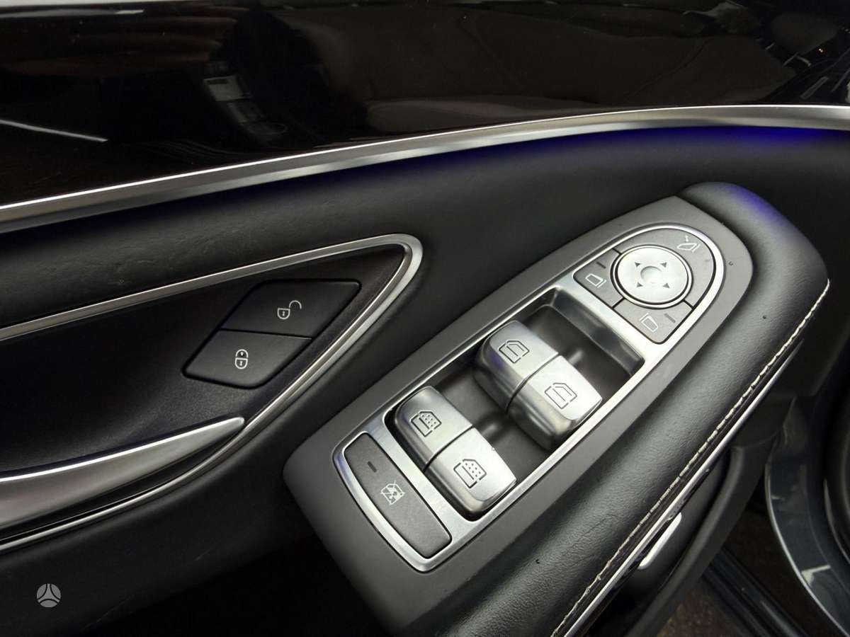 Maybach S560, 4.0 l., limousine