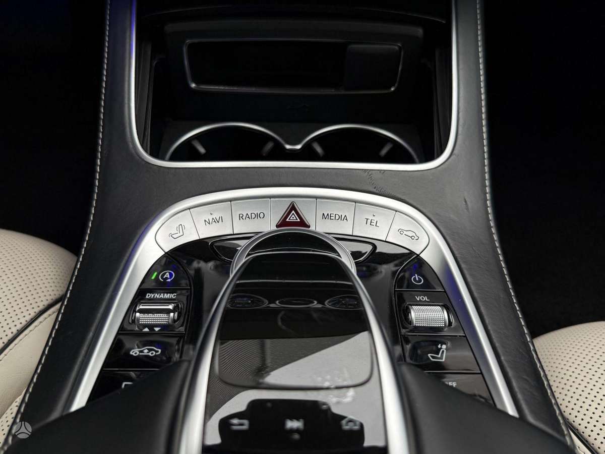 Maybach S560, 4.0 l., limousine