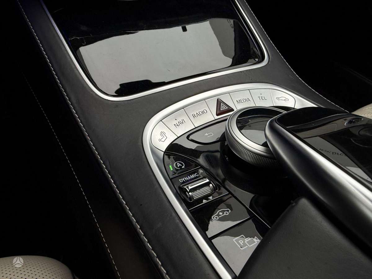Maybach S560, 4.0 l., limousine