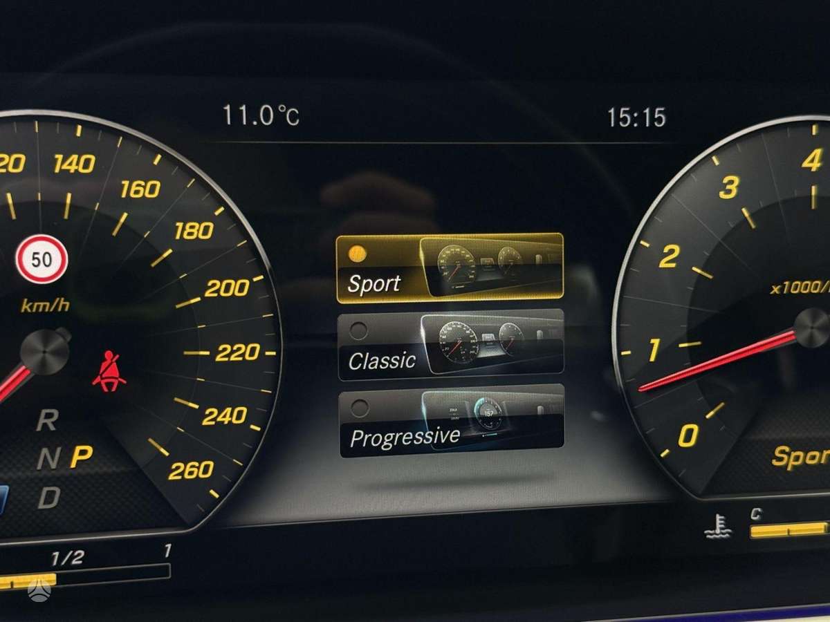 Maybach S560, 4.0 l., limousine
