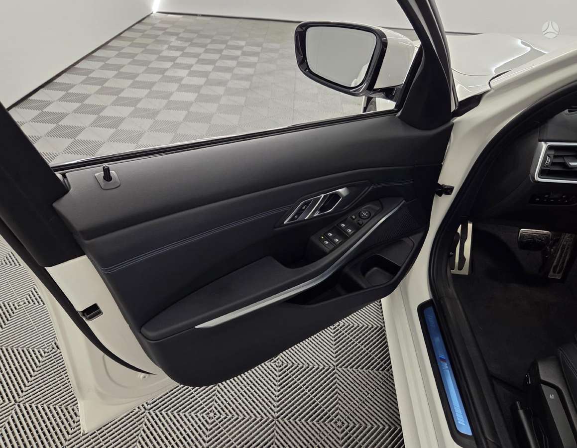BMW 320, 2.0 l., Седан