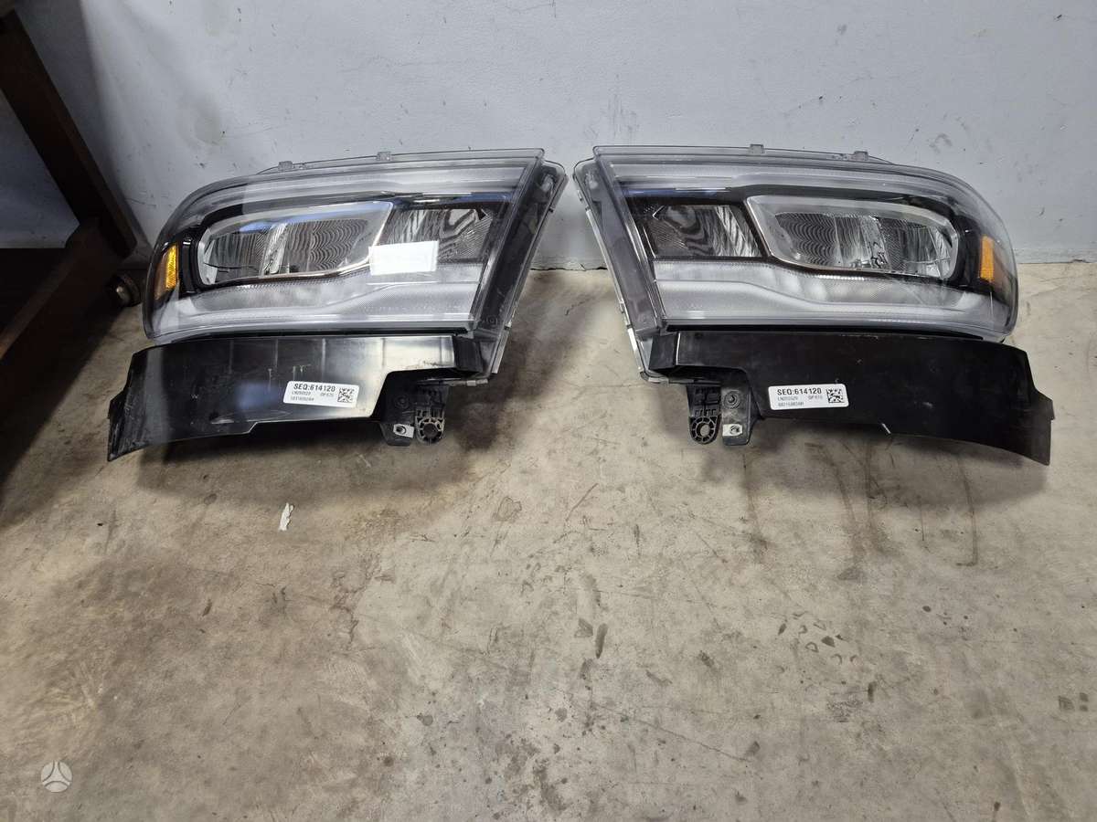 Dodge Ram sparnai, žibintai