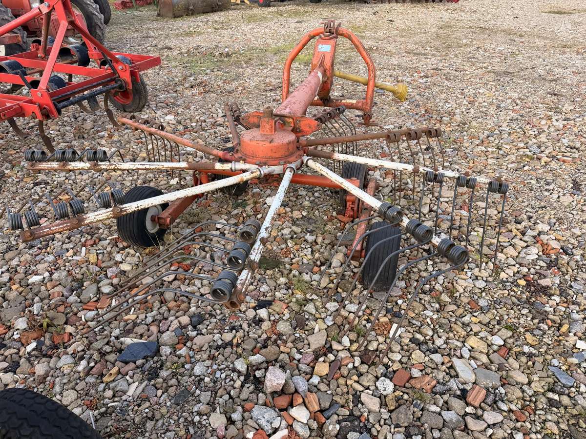 Kuhn 300, grėbliai