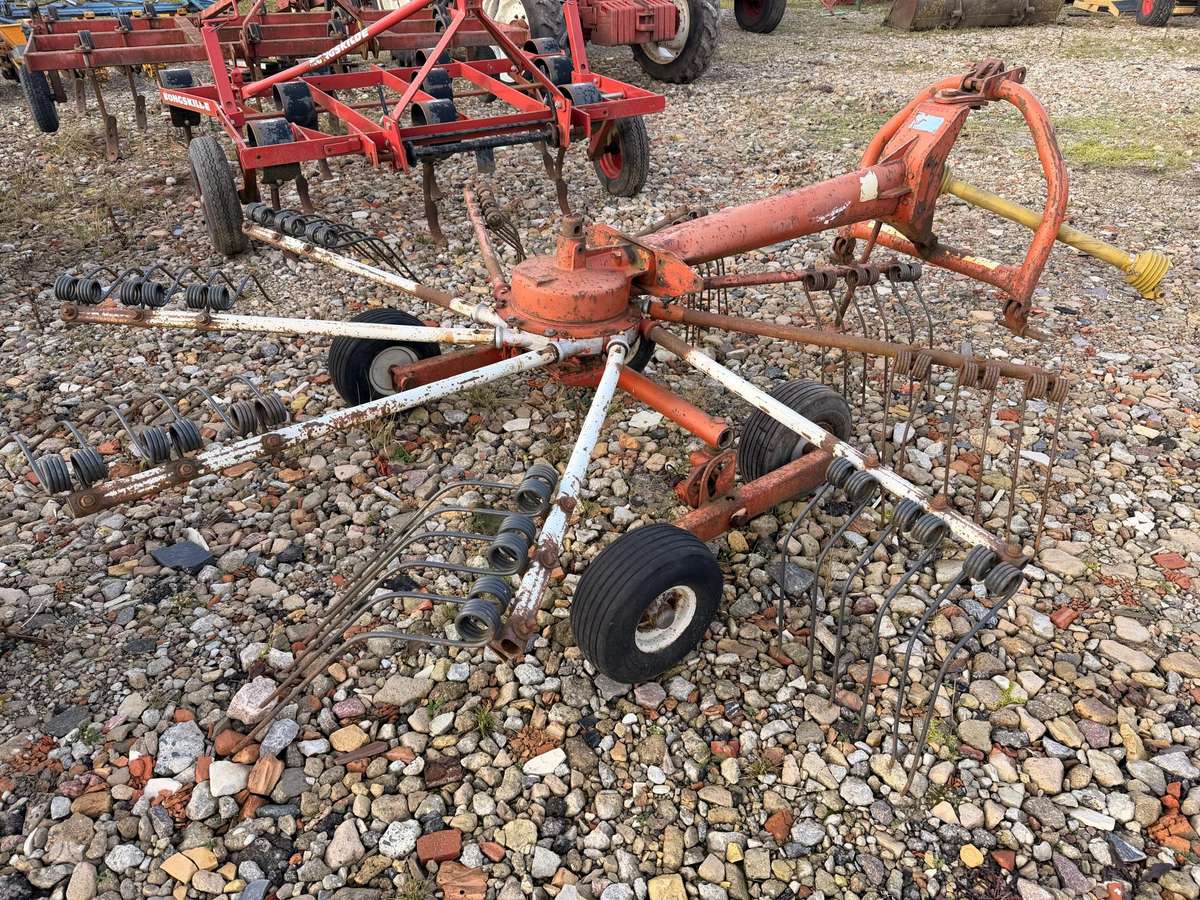 Kuhn 300, grėbliai