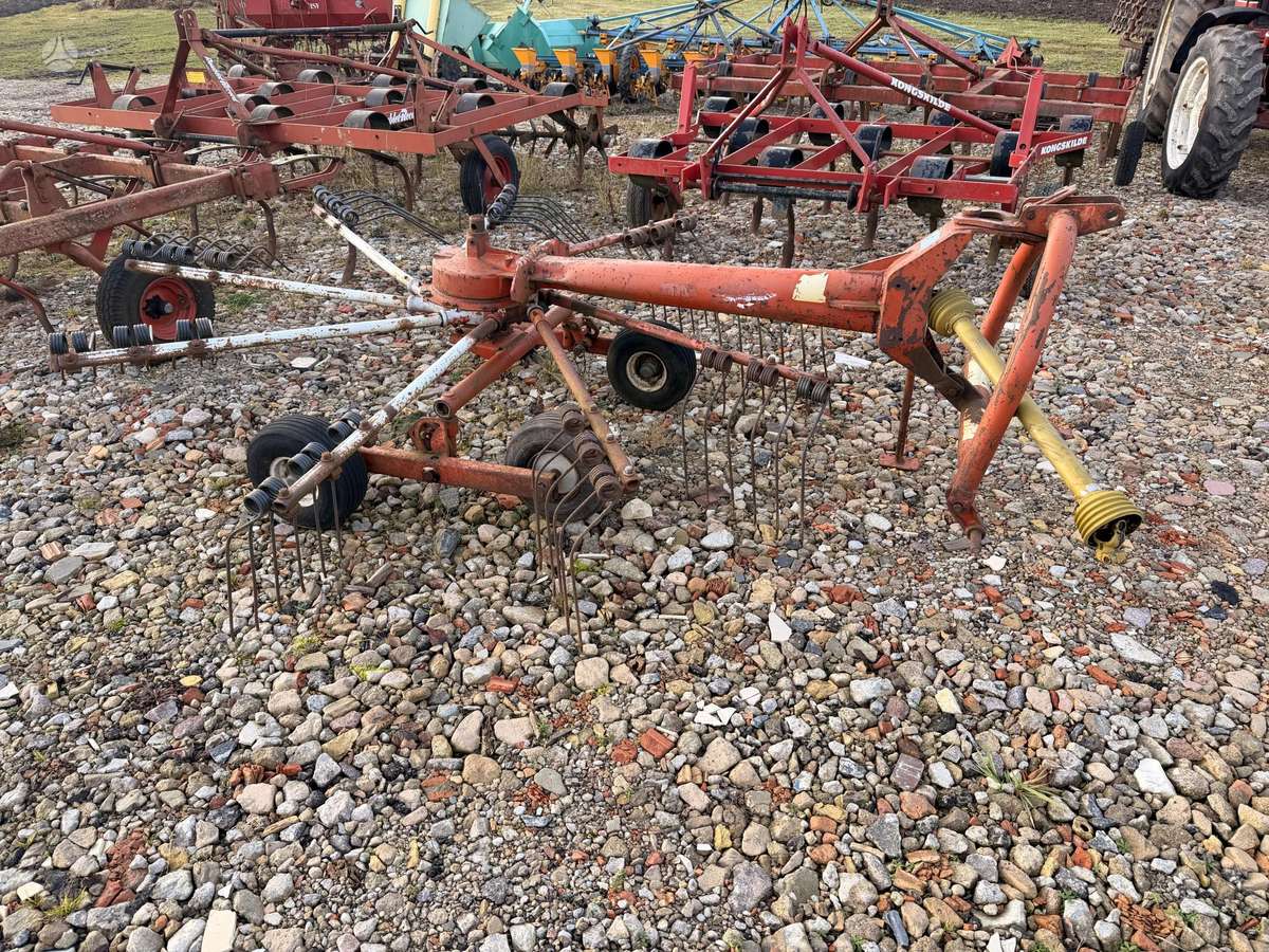 Kuhn 300, grābekļi