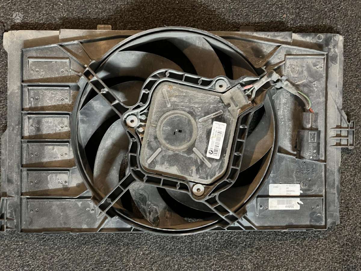 BMW i3 variklio aušinimo detalės