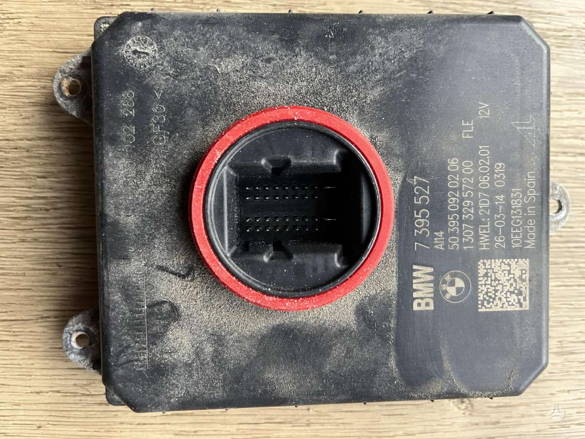 BMW i3 variklio aušinimo detalės
