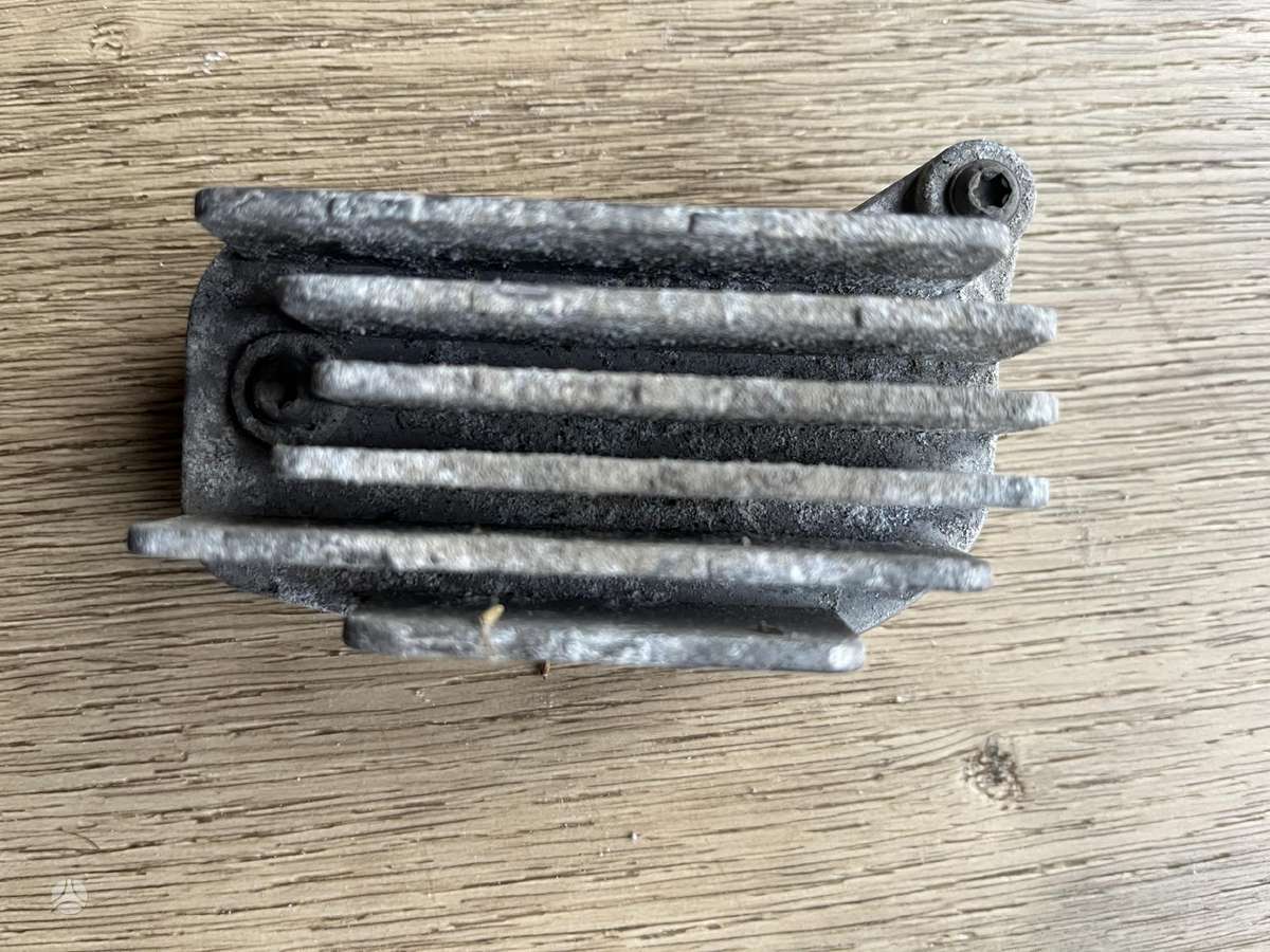 BMW i3 variklio aušinimo detalės