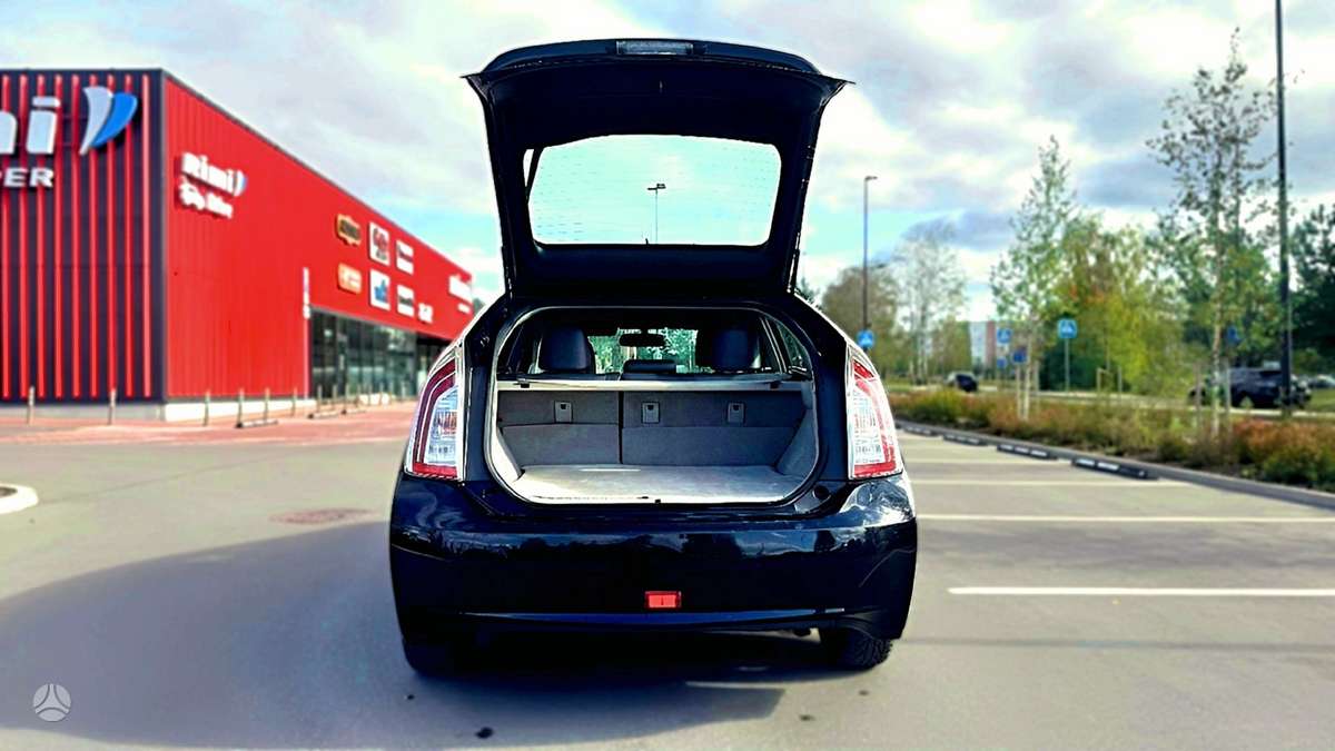 Toyota Prius, 1.8 l., hatchback