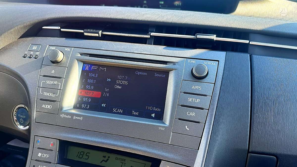 Toyota Prius, 1.8 l., hatchback
