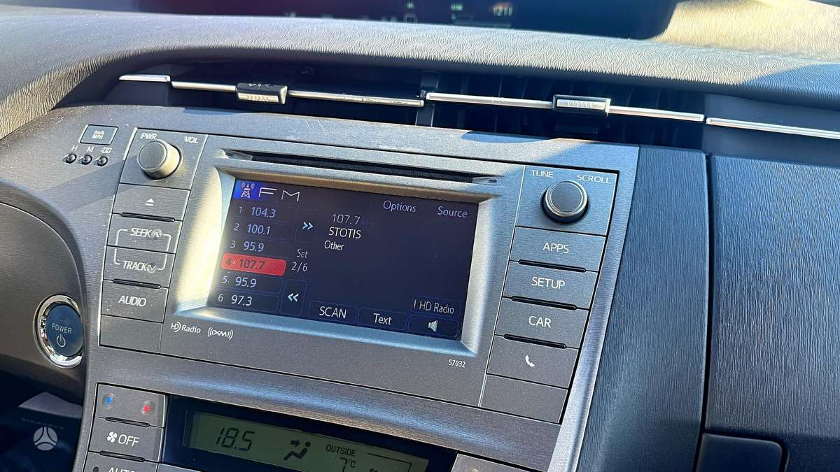 Toyota Prius, 1.8 l., hečbekas