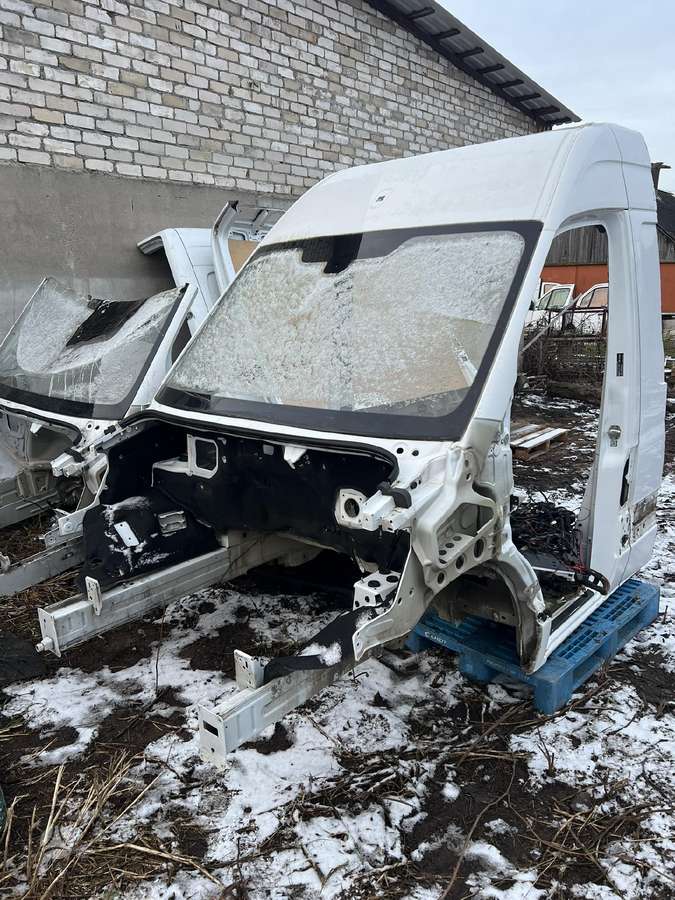 Mercedes-Benz Sprinter, preču