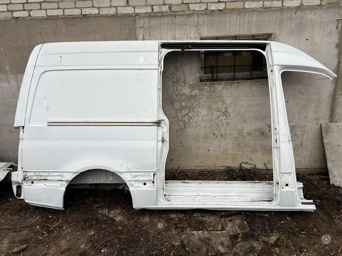 Mercedes-Benz Sprinter, preču