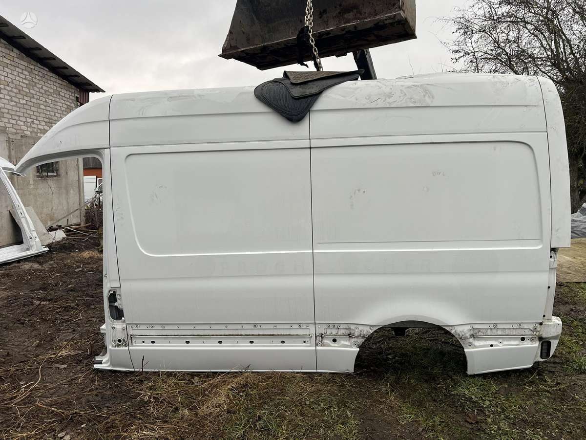 Mercedes-Benz Sprinter, preču