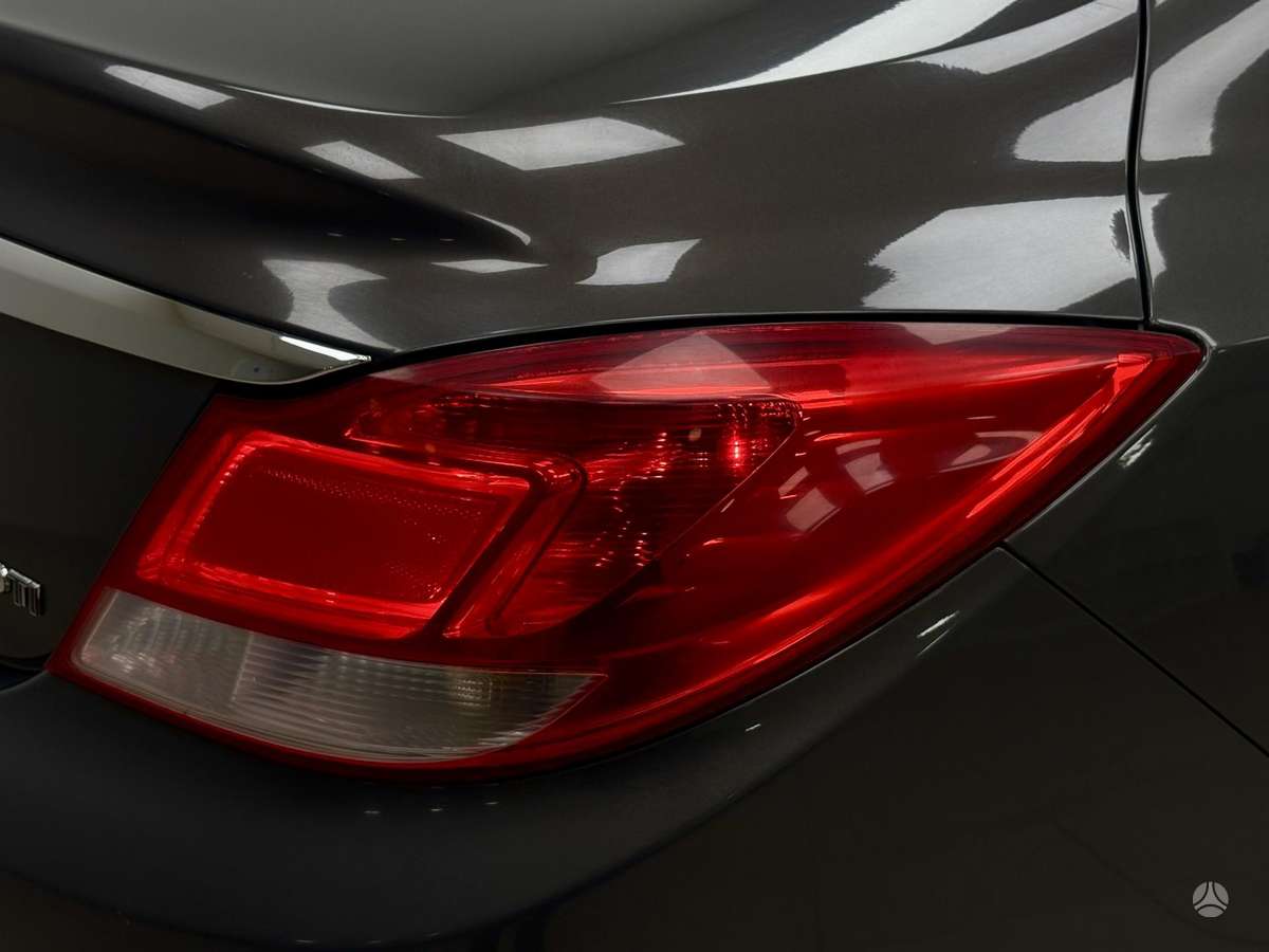 Opel Insignia, 2.0 l., Седан