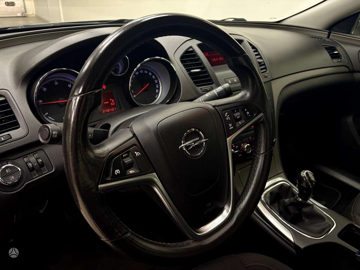 Opel Insignia, 2.0 l., Седан