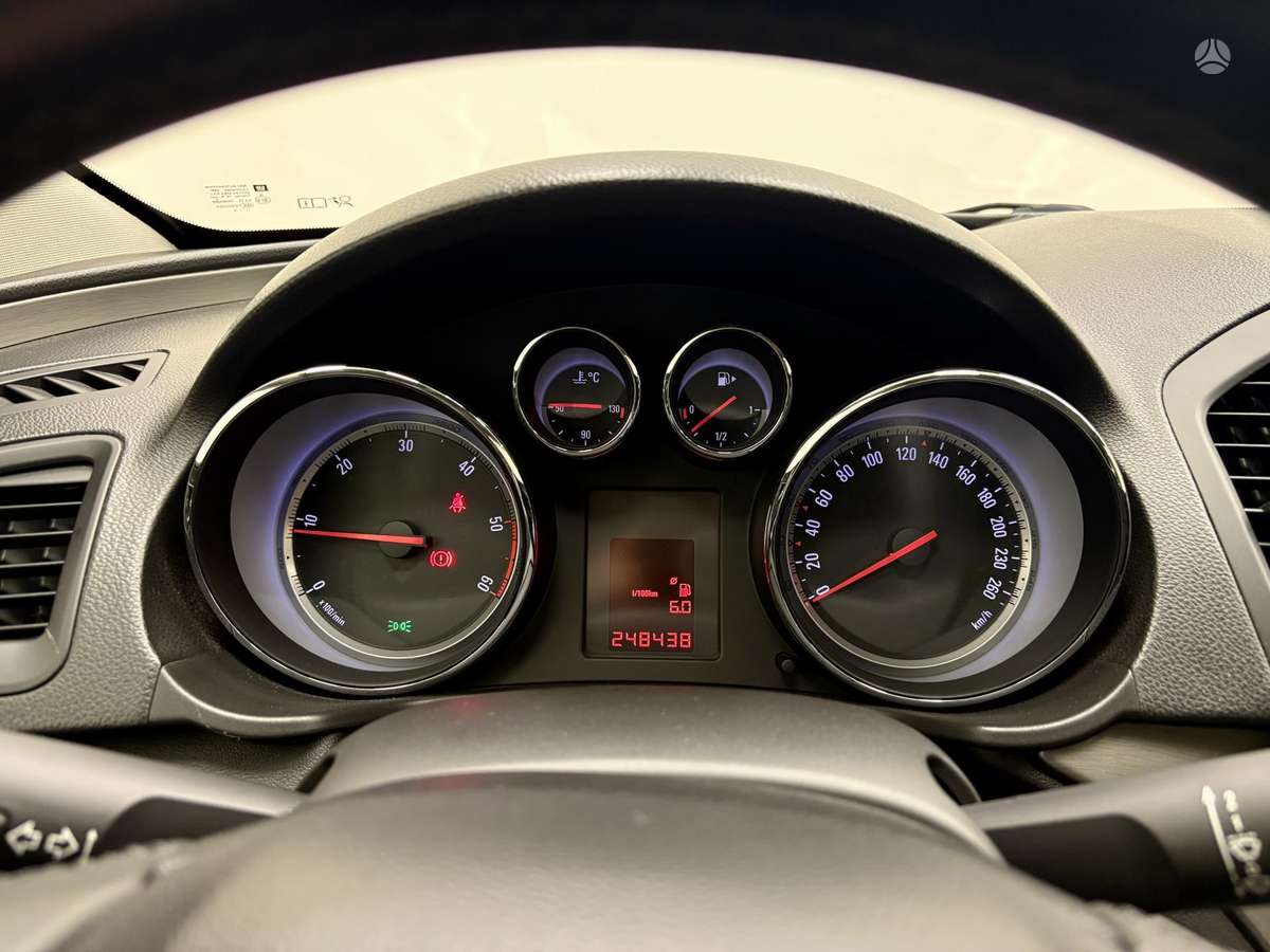 Opel Insignia, 2.0 l., Седан