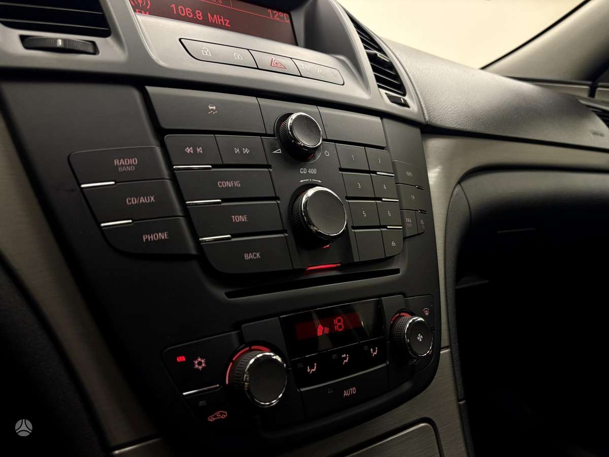 Opel Insignia, 2.0 l., Седан