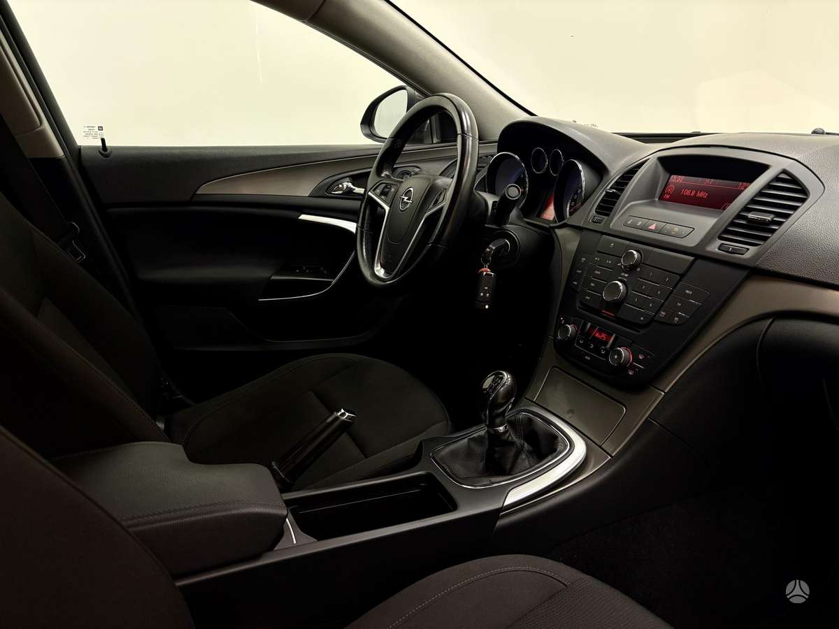 Opel Insignia, 2.0 l., Седан