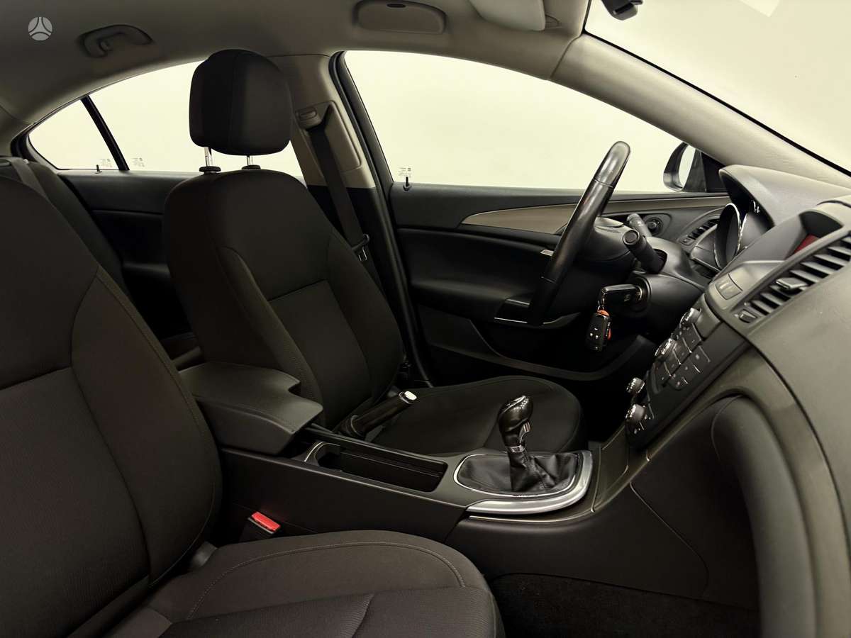 Opel Insignia, 2.0 l., Седан