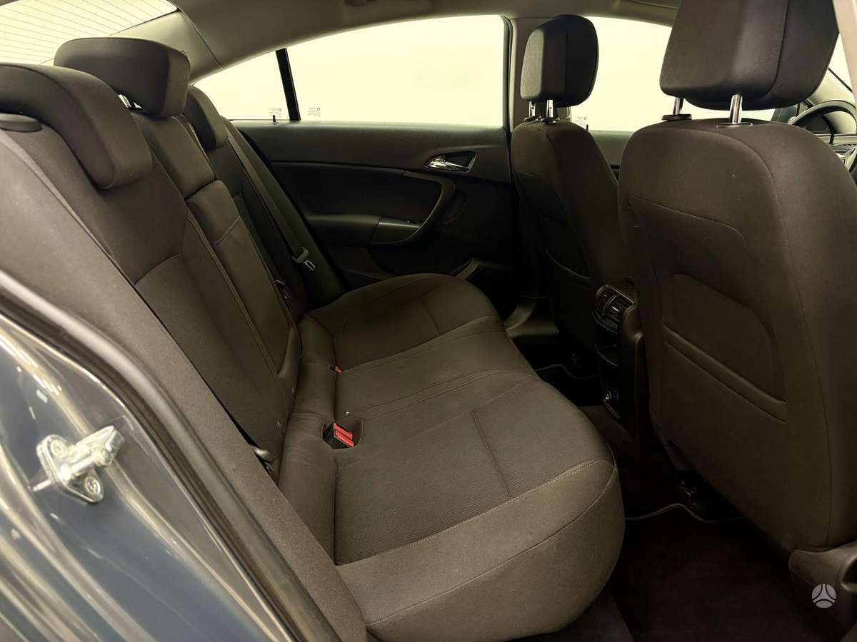 Opel Insignia, 2.0 l., Седан