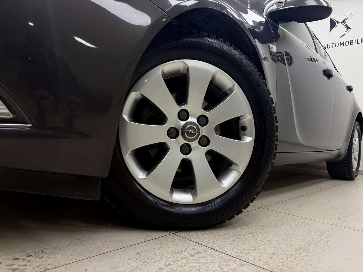 Opel Insignia, 2.0 l., Седан