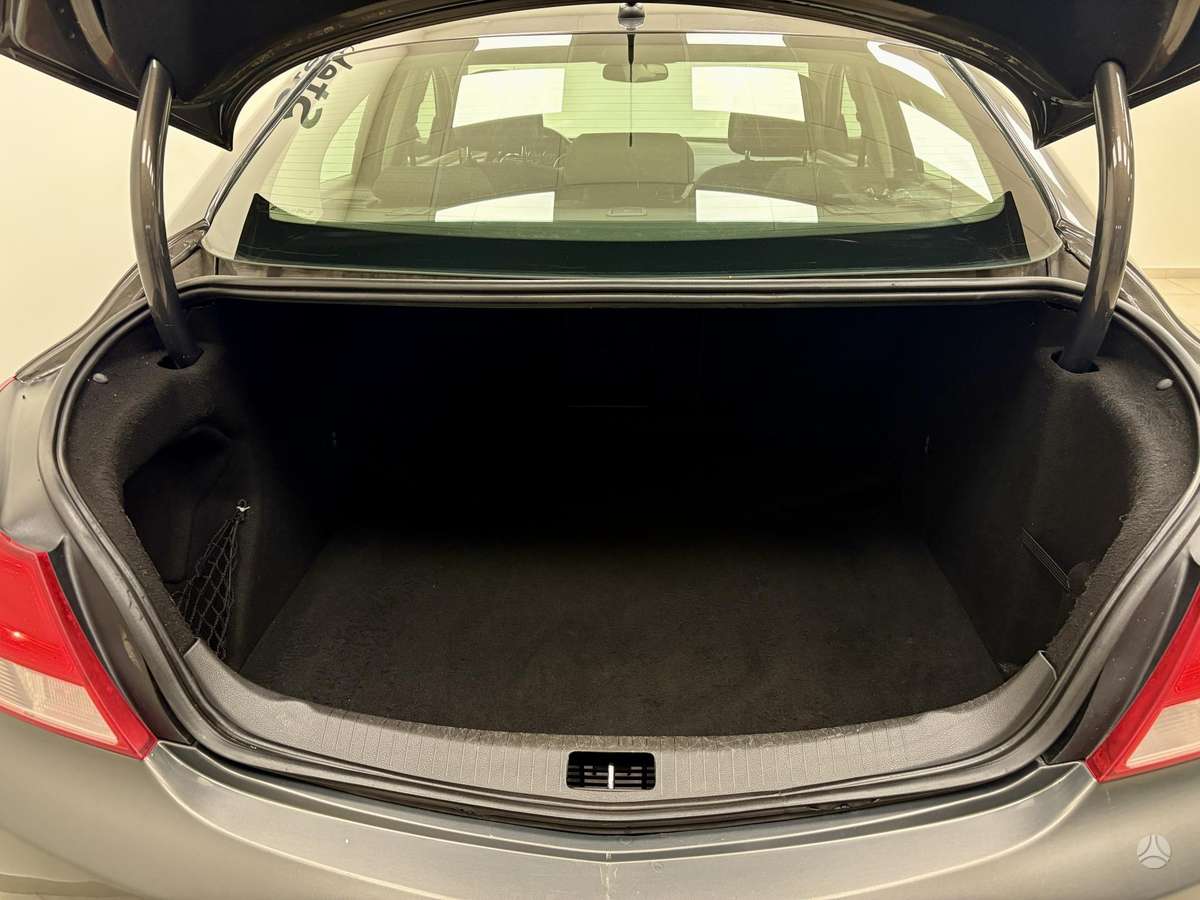 Opel Insignia, 2.0 l., Седан