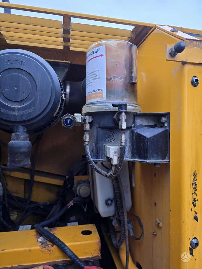 JCB JS210LC, ekskavatoriai