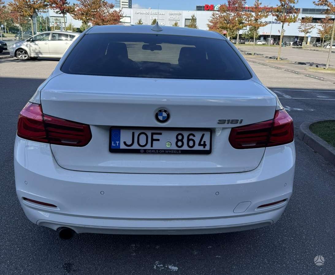 BMW 318, 1.5 l., Седан