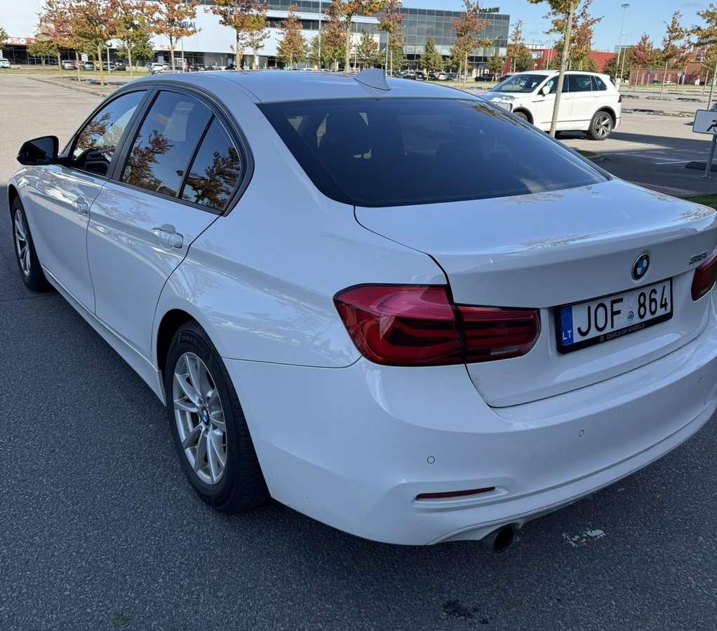 BMW 318, 1.5 l., Седан