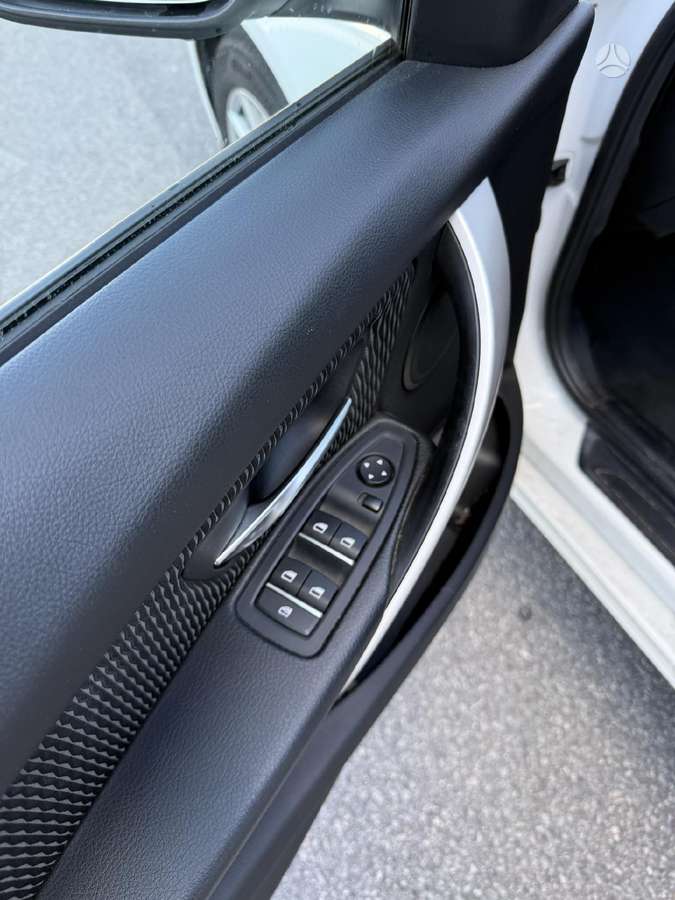 BMW 318, 1.5 l., Седан
