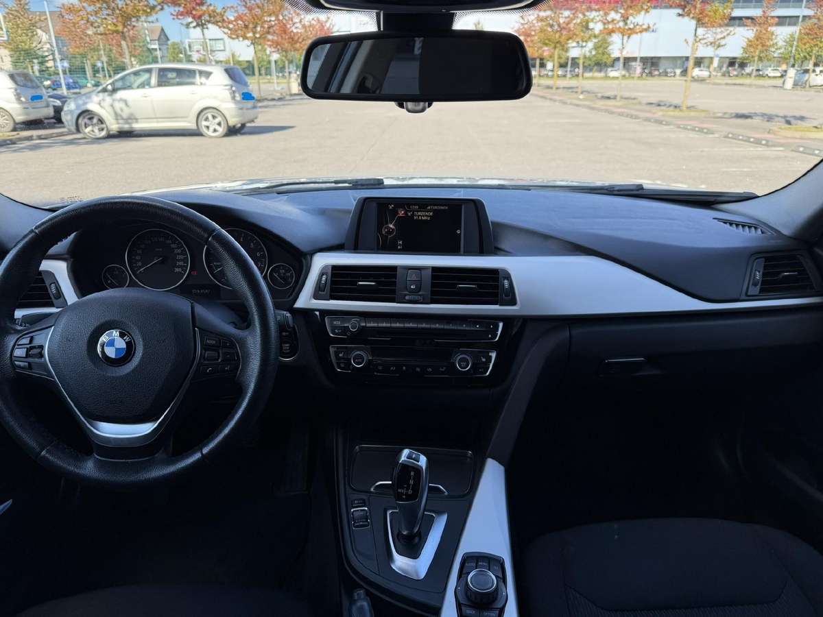 BMW 318, 1.5 l., Седан
