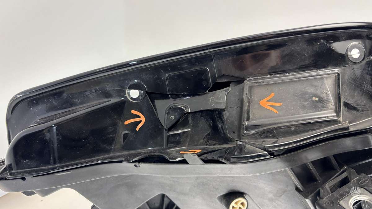 Audi Q8, 4M8941039, Cen30505