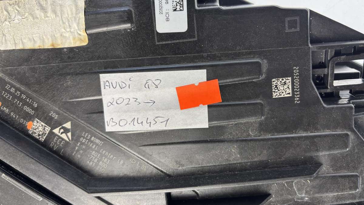Audi Q8, 4M8941039, Cen30505