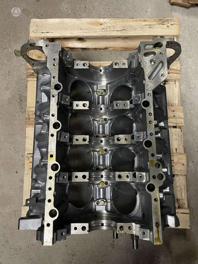 BMW M5, S63b44b, variklio detalės