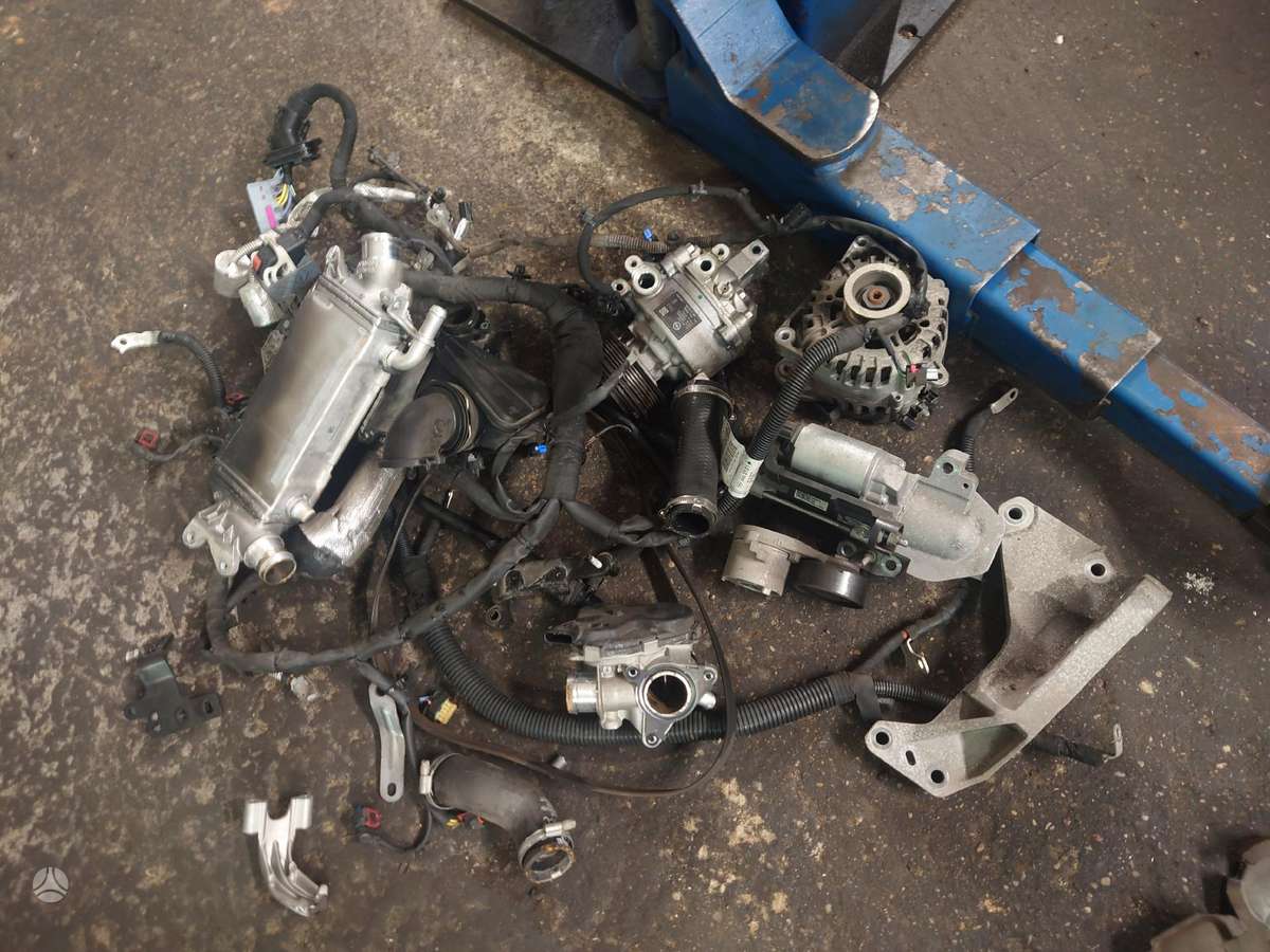 Opel Astra variklio detalės