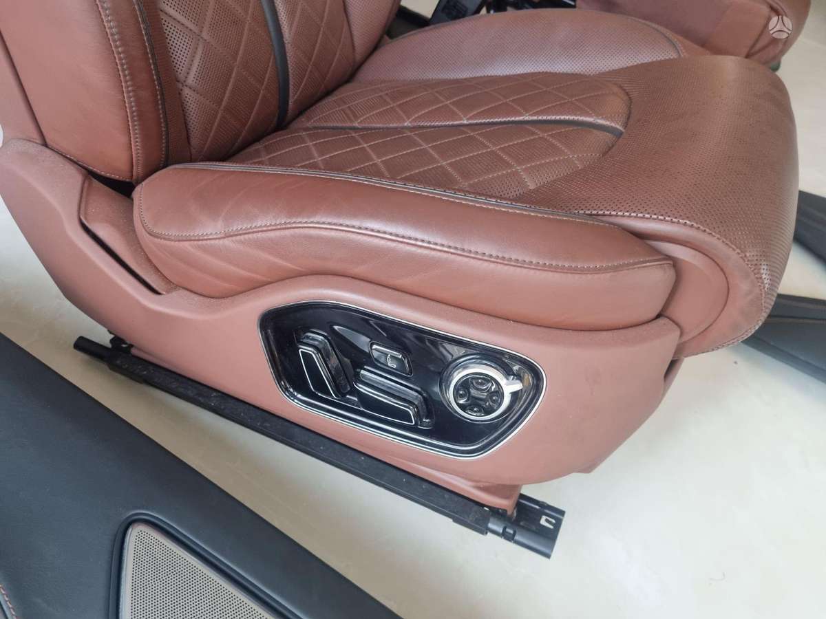 Audi S8 durų apmušalai, sėdynės