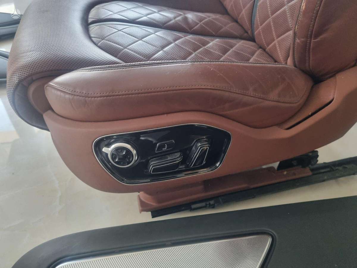 Audi S8 durų apmušalai, sėdynės