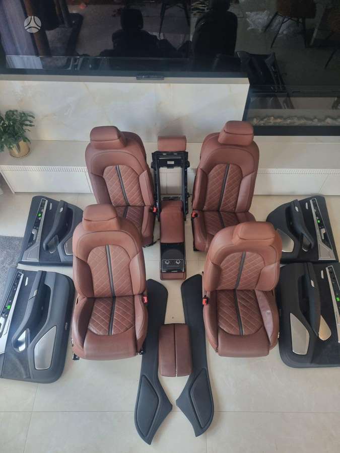 Audi S8 durų apmušalai, sėdynės