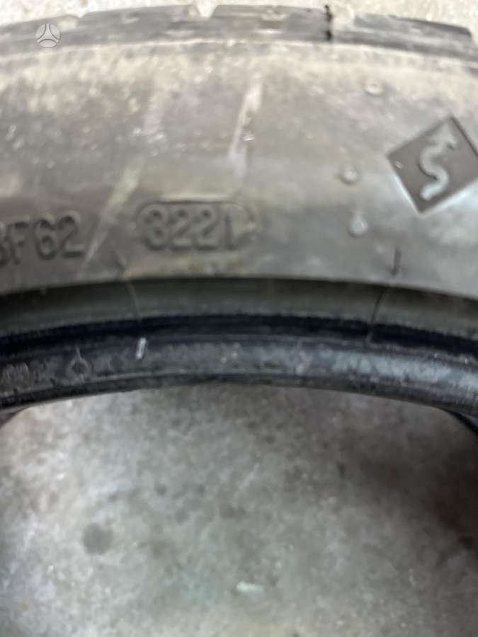 Continental, всесезонные 255/40 R19