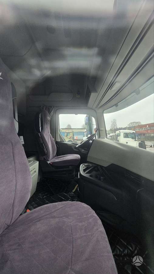 Ford F-MAX L, double sleeper